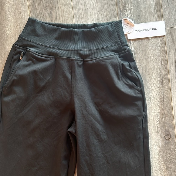 ✨NWT✨Yogalicious Lux Laila Flare Pant Hi-Rise, Small - Picture 2 of 4